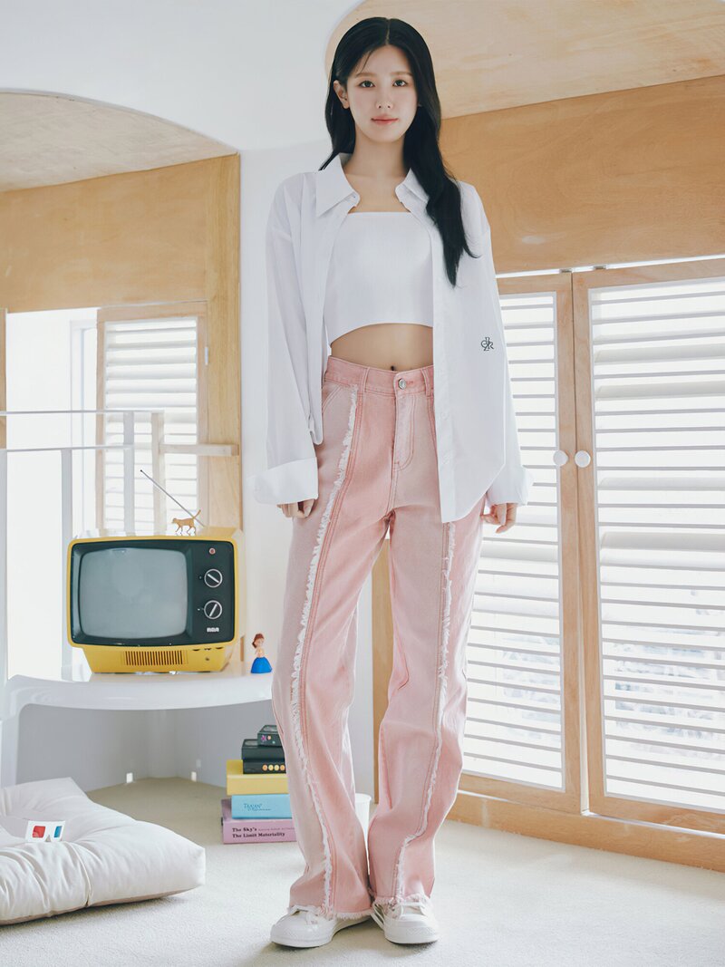 (G)I-DLE Miyeon for CTBRZ 2023 SS Collection documents 10