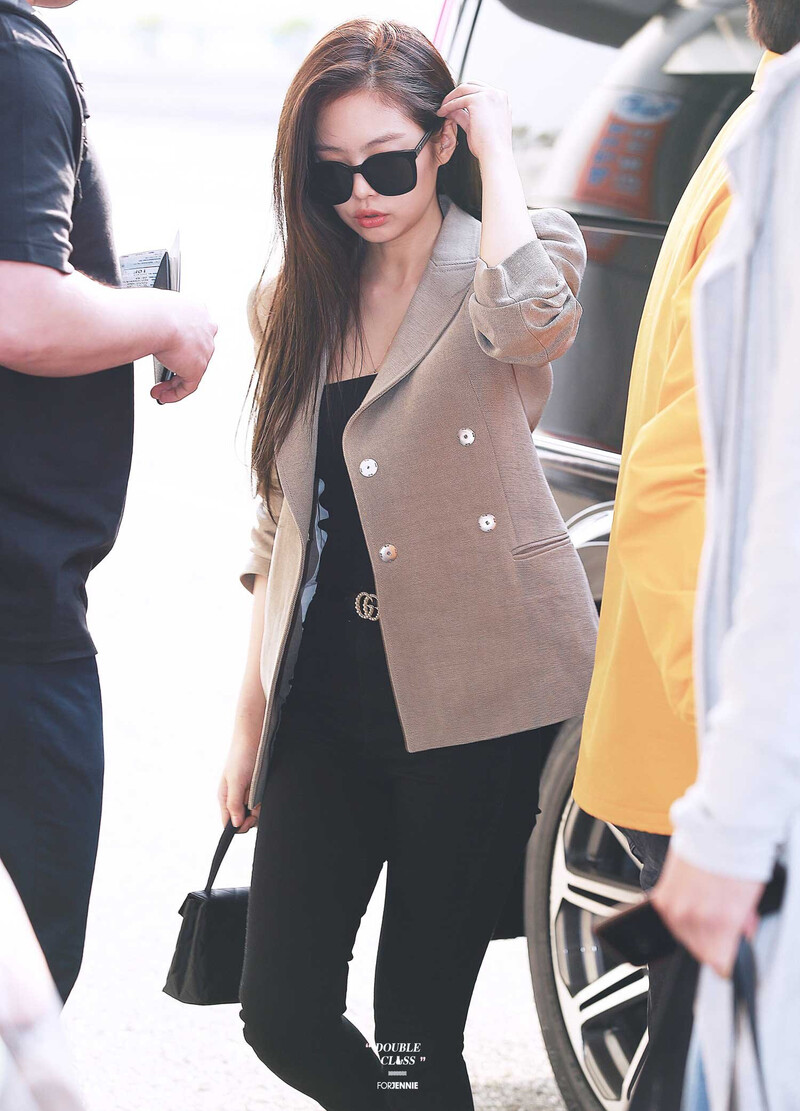 180420 - JENNIE Airport documents 25