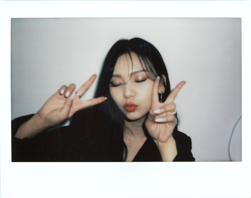 211014 BPM Naver Post - VIVIZ 1st Profile Shoot Behind documents 8