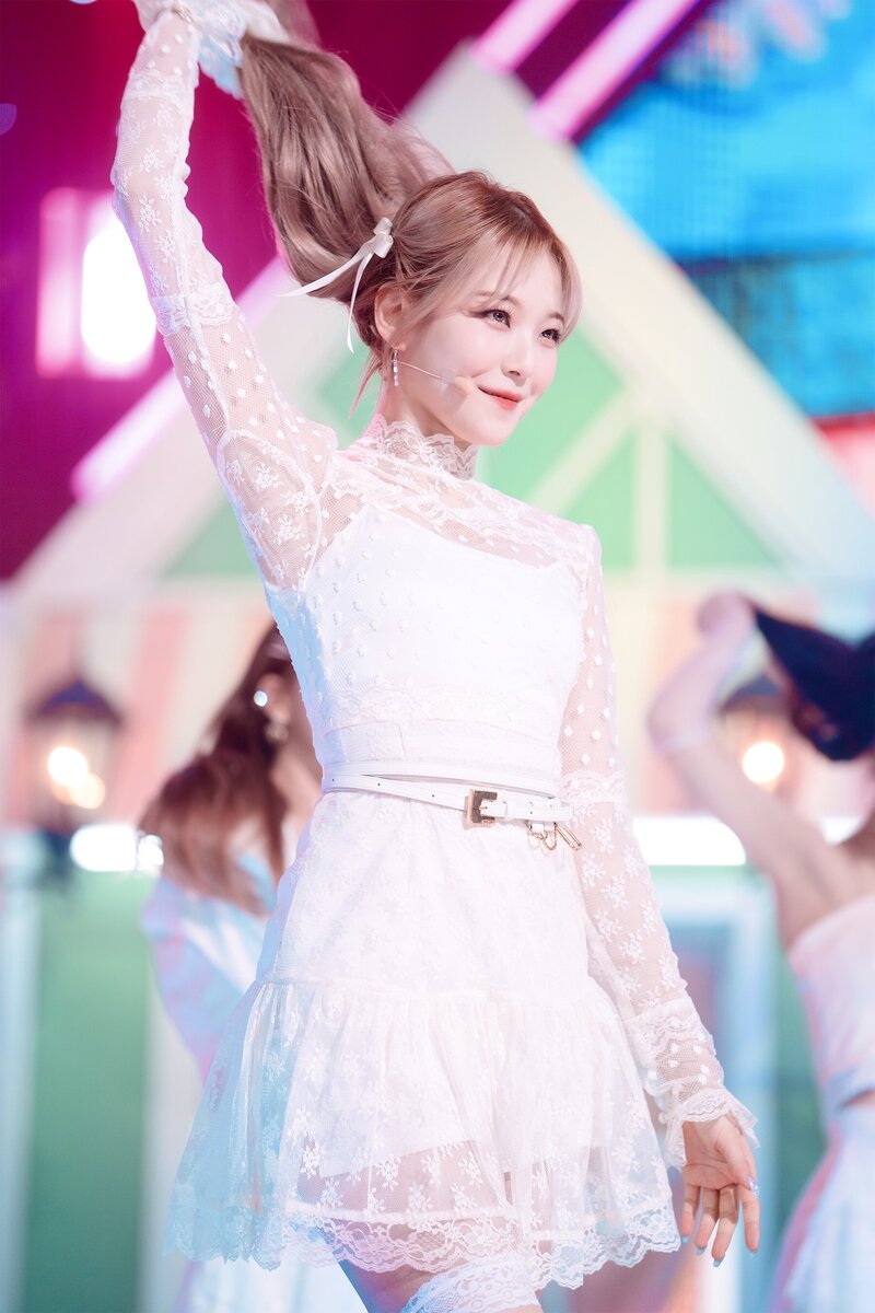 220123 fromis_9 Jiheon - 'DM' at Inkigayo documents 5