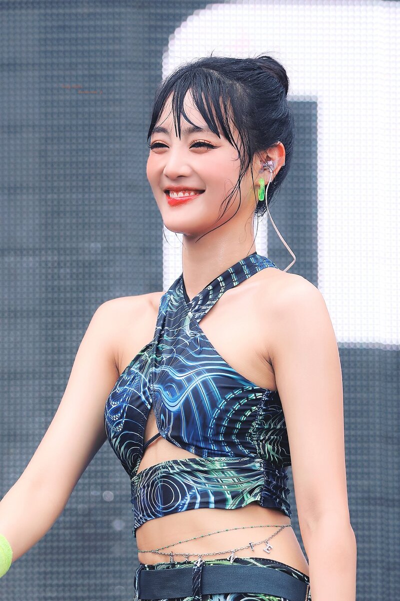 220626 (G)I-DLE Minnie at Waterbomb Festival documents 6