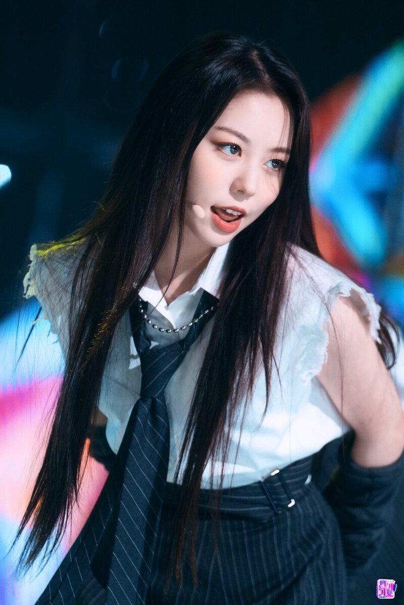 221109 Acid Angel From Asia at SBS Inkigayo documents 6