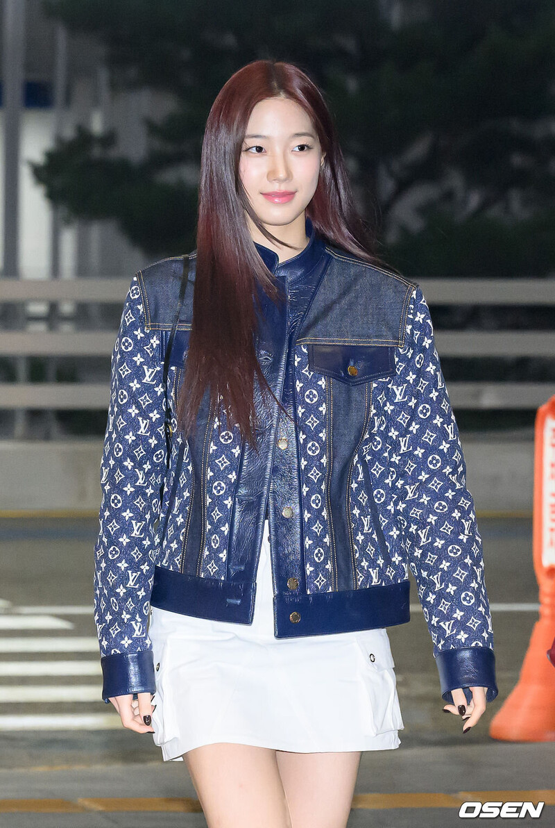 230928 LE SSERAFIM Sakura at Incheon International Airport documents 2