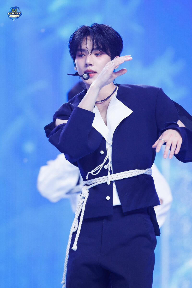 240425 ZEROBASEONE Yu Jin - 'SWEAT' at M Countdown documents 12