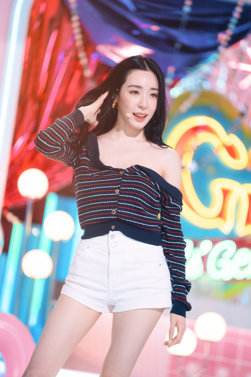 Girls' Generation Tiffany - 'FOREVER 1' at Inkigayo documents 14