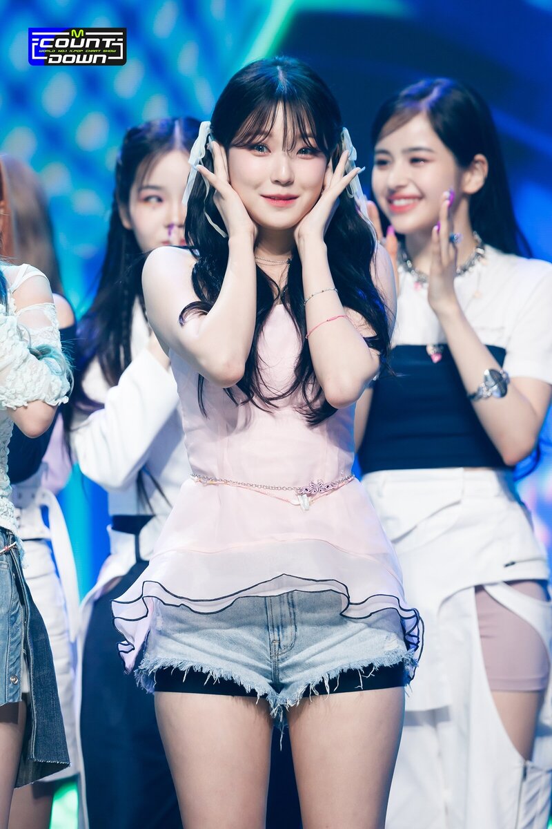 220707 fromis_9 'Stay This Way' at M Countdown documents 11