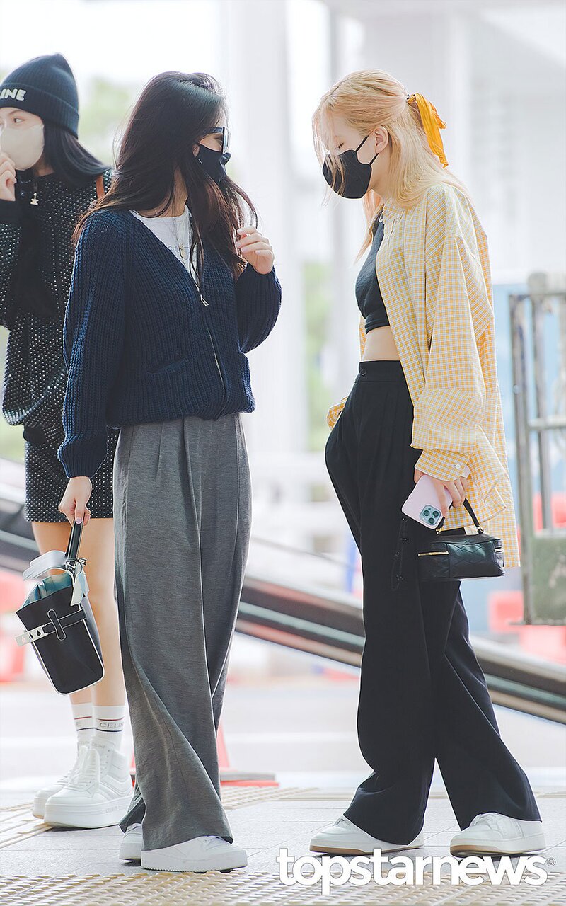 220916 BLACKPINK at the Incheon International Airport documents 15
