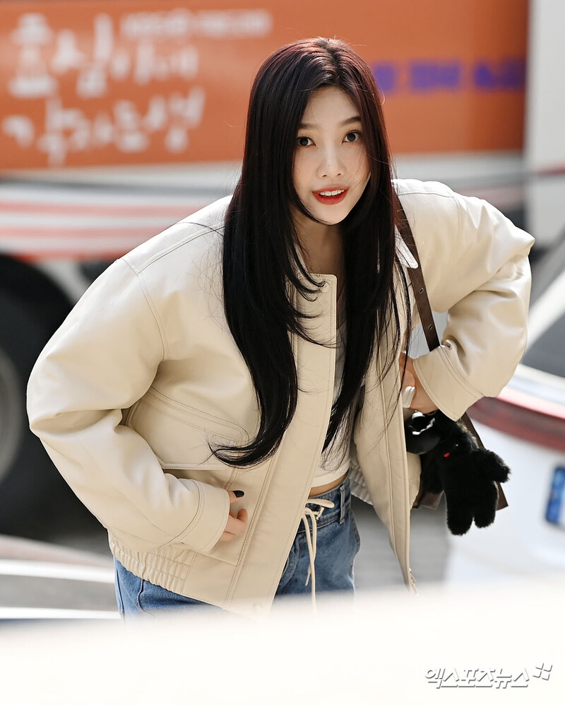 231123 Red Velvet Joy - KBS Music Plaza Commute documents 8