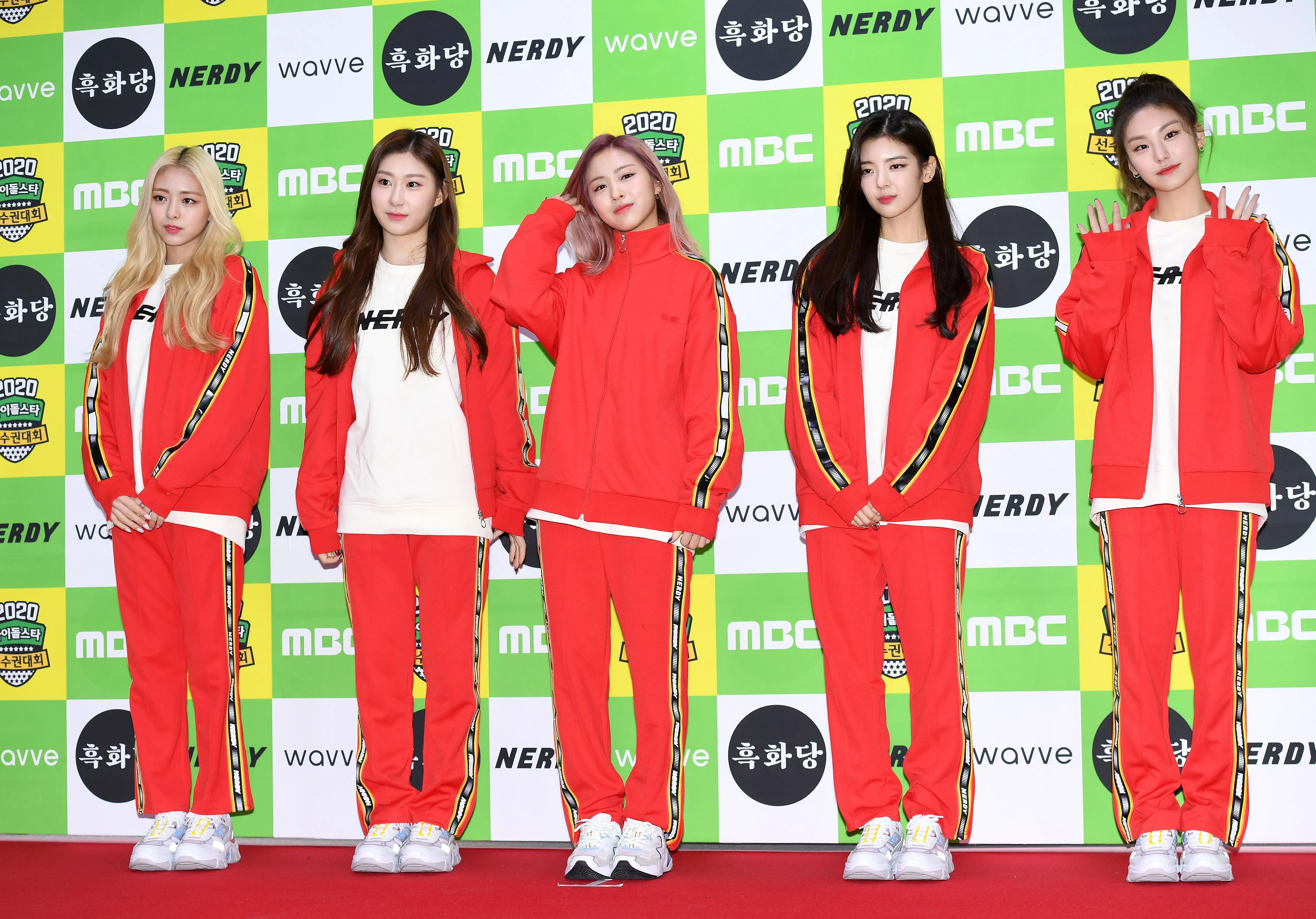 トレフォイル itzy ISAC リア 1枚 | dizmekaro.com