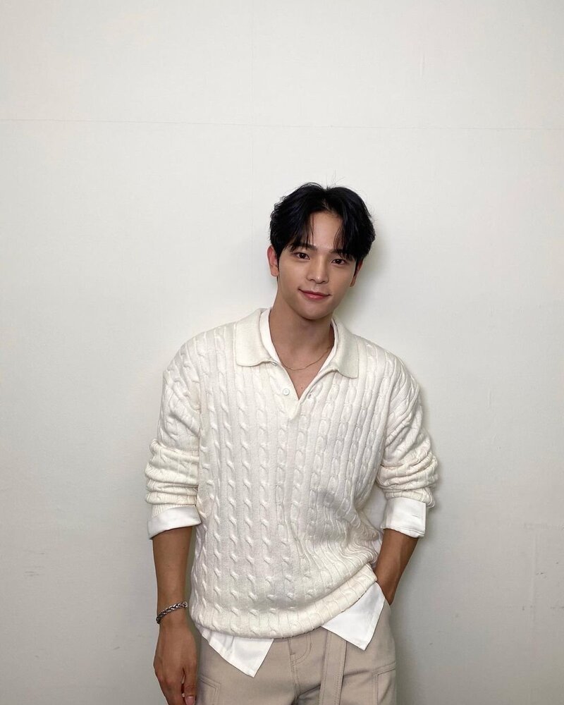 221122 Woo Jin Instagram Update documents 2