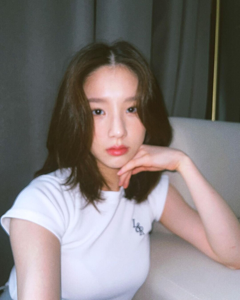 230801 ARTMS Heejin Instagram Update documents 1