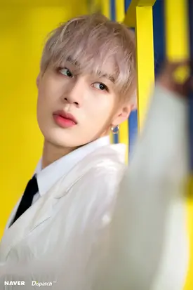 [NAVER x DISPATCH] WANNA ONE's Sungwoon for "Spring Breeze" MV shooting 