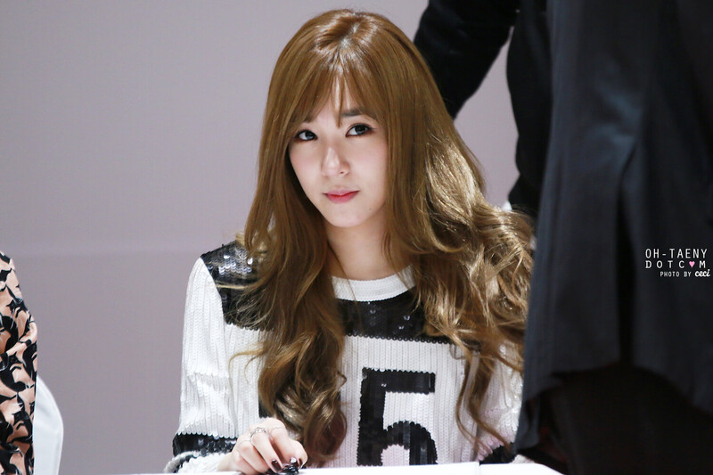 141127 Girls' Generation Tiffany at Lotte Fansign documents 9