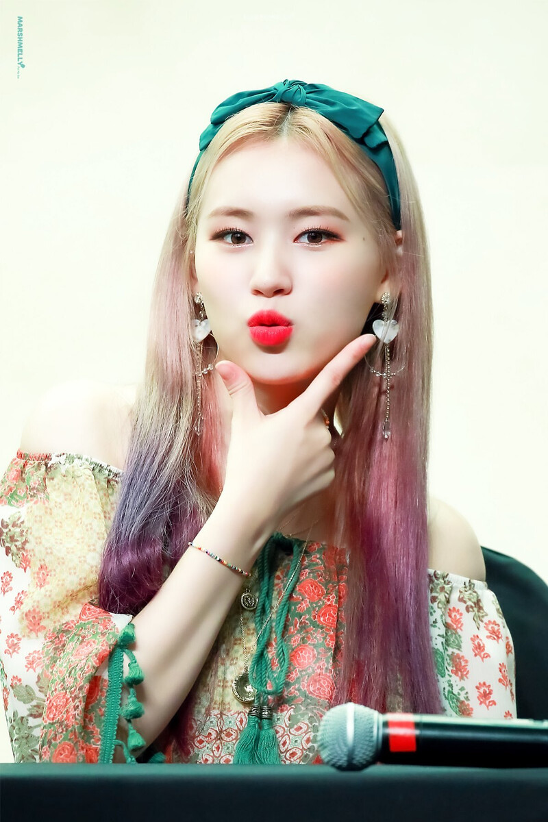 190825 Weki Meki Elly at 'WEEK END LOL' Mapo Fansign documents 1