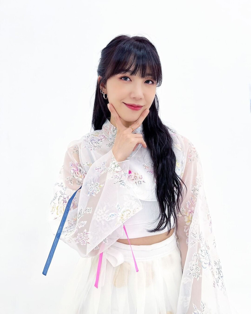 220419 APINK instagram update with EUNJI - 11th Anniversary Celebrations documents 3