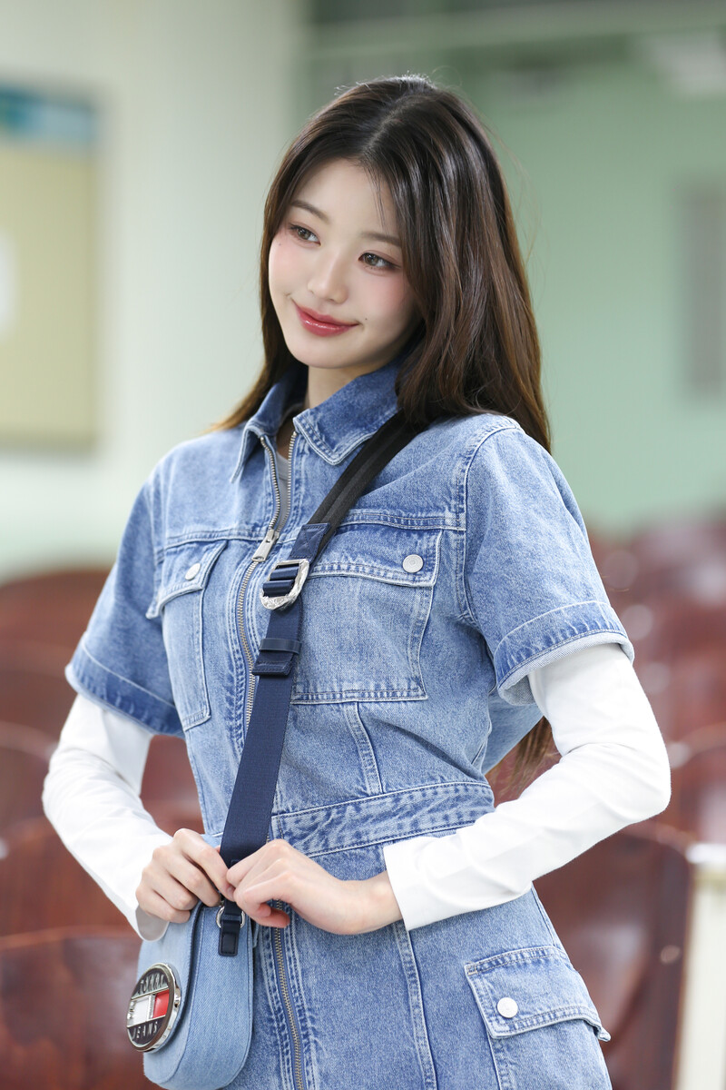 241009 Starship Entertainment Naver Post with IVE Wonyoung - Tommy Jeans Photoshoot Behind documents 8