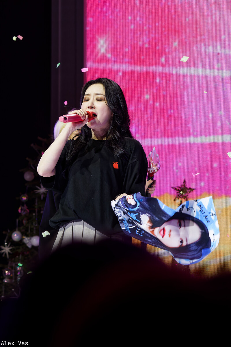 241225 Dreamcatcher SuA - '7 Doors of Christmas: A Lucky Encore' in Seoul Day 2 documents 3