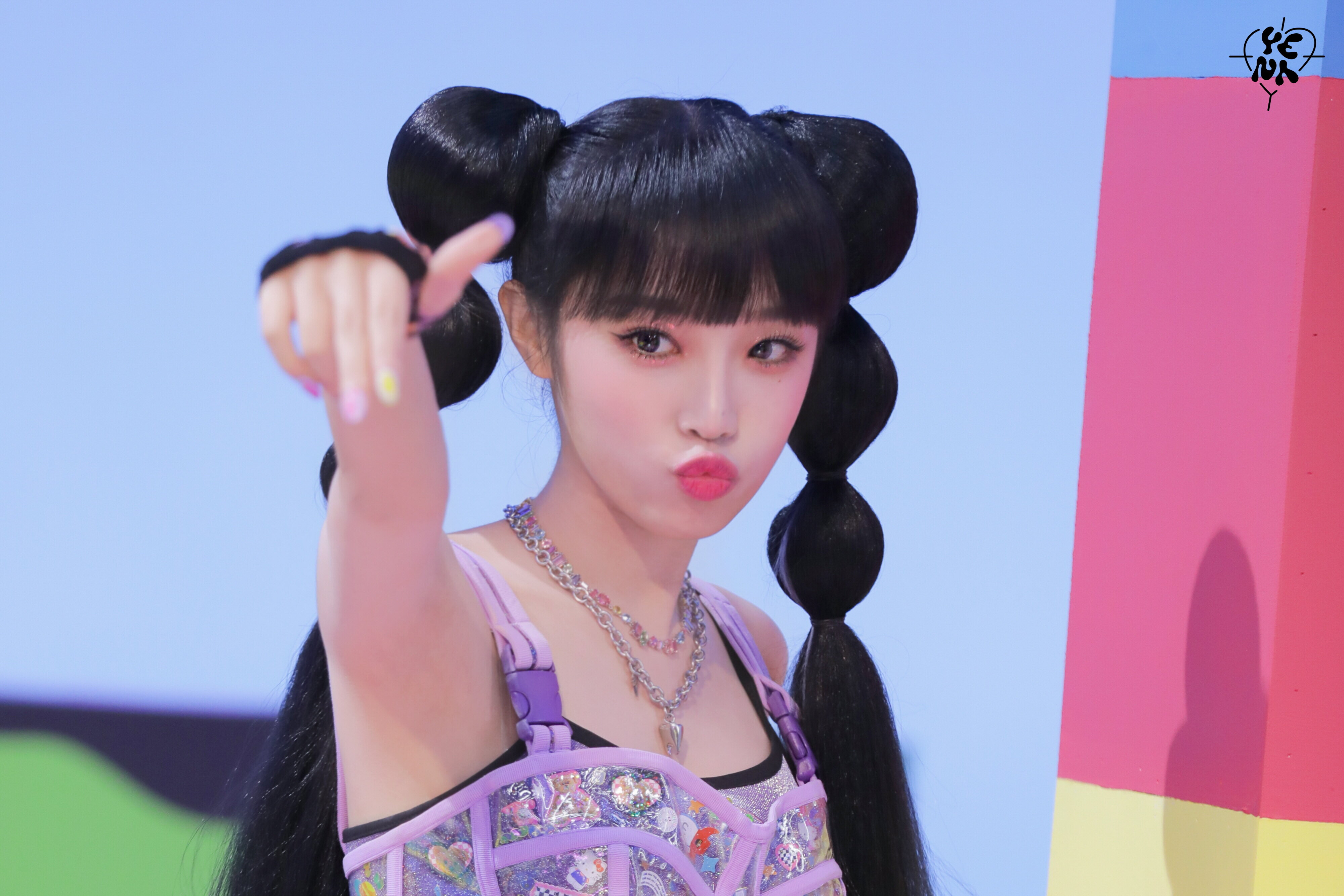 220830 Yuehua Naver Post - YENA - 'SMARTPHONE' MV Behind | kpopping