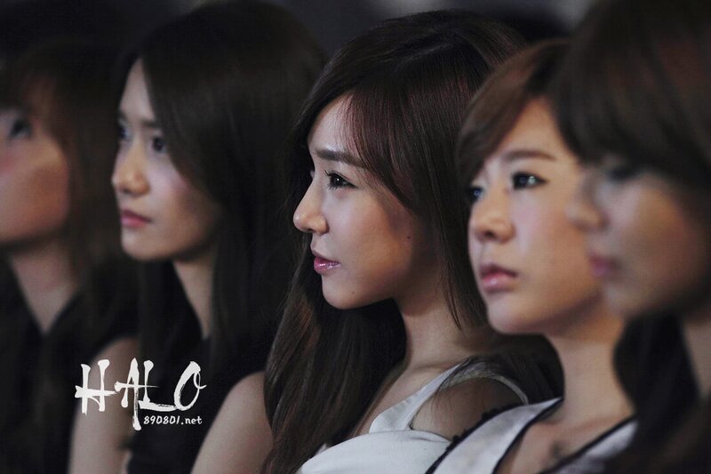 120809 Girls' Generation Tiffany at SM Art Exhibition Opening documents 3