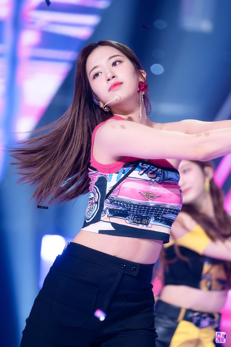 220918 IVE Yujin - 'After LIKE' at Inkigayo documents 3