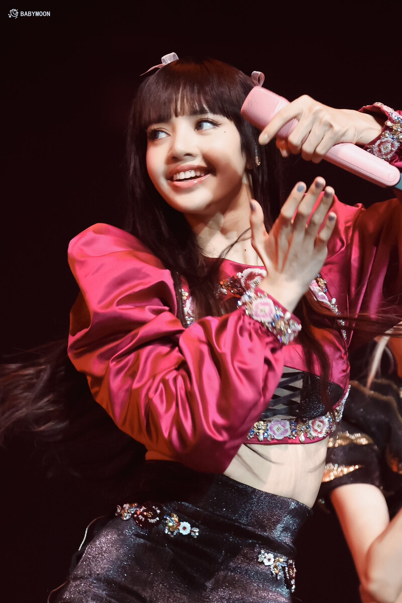 221130 BLACKPINK Lisa - 'BORN PINK' Concert in London Day 1 documents 4