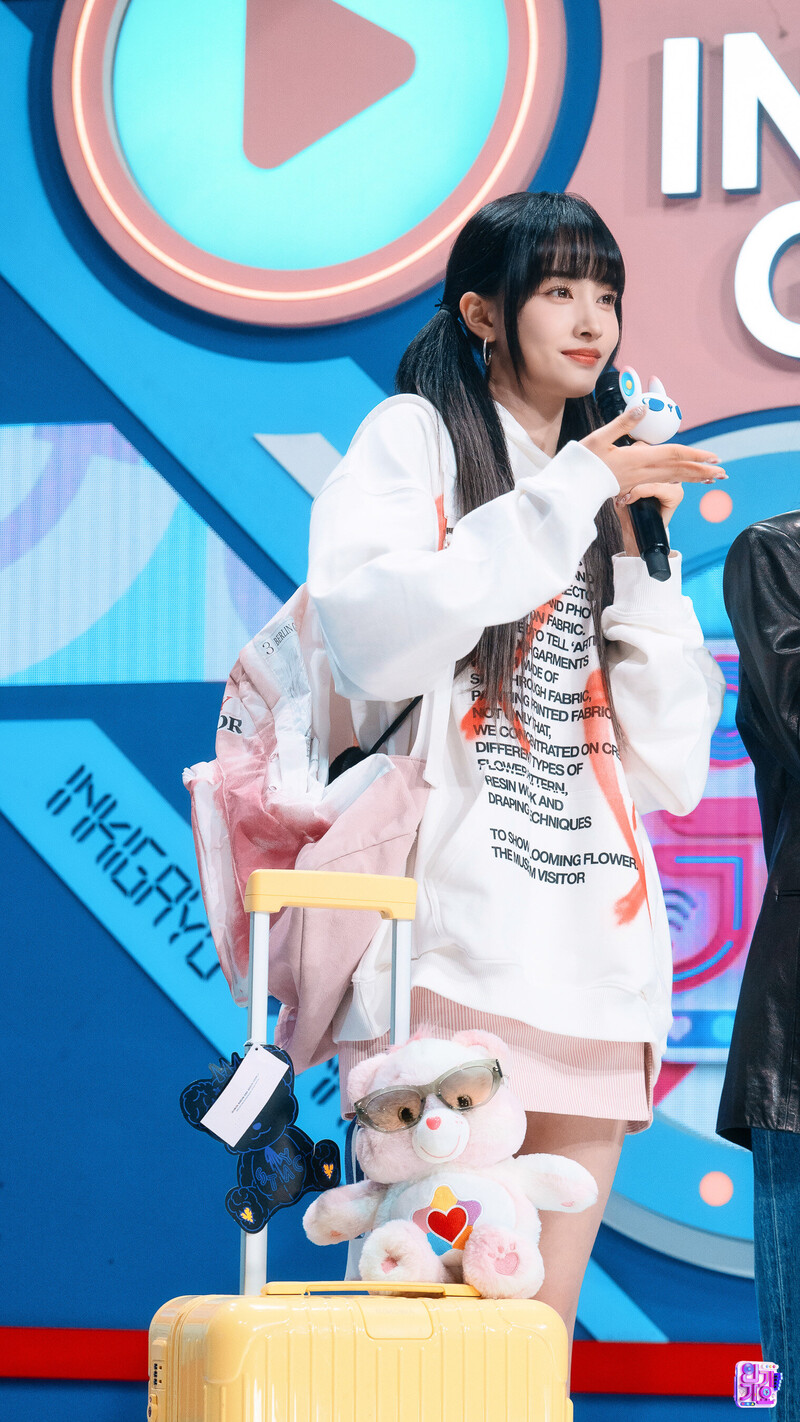 230226 STAYC Yoon - Special MC at Inkigayo documents 3