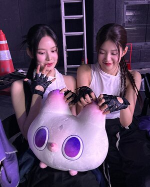 240405 Mnet I-LAND2 Twitter & Instagram Update - Bang Jeemin & Yoon Jiyoon