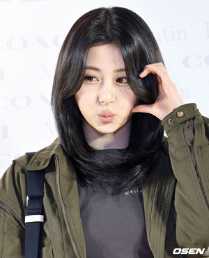 250110 Le Sserafim YUNJIN  - at COACH Matim Kim Pop-up Event