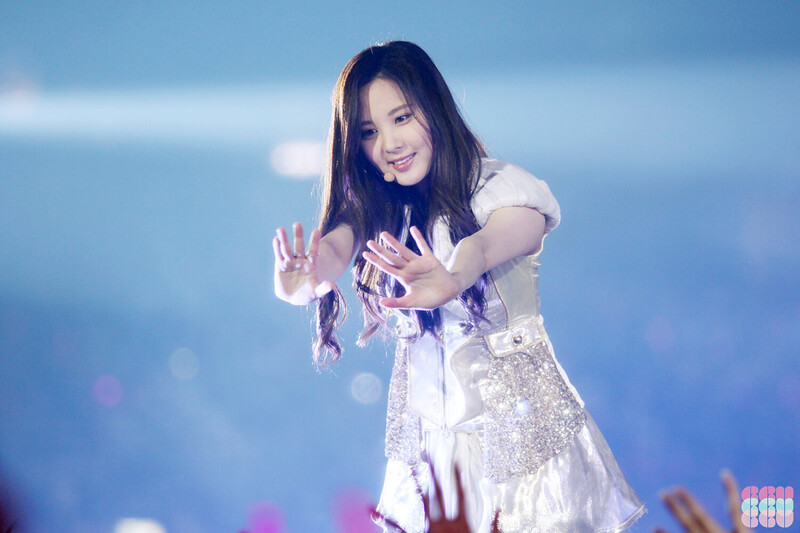 131109-131110 Girls' Generation Seohyun at Girls & Peace in Hong Kong documents 23