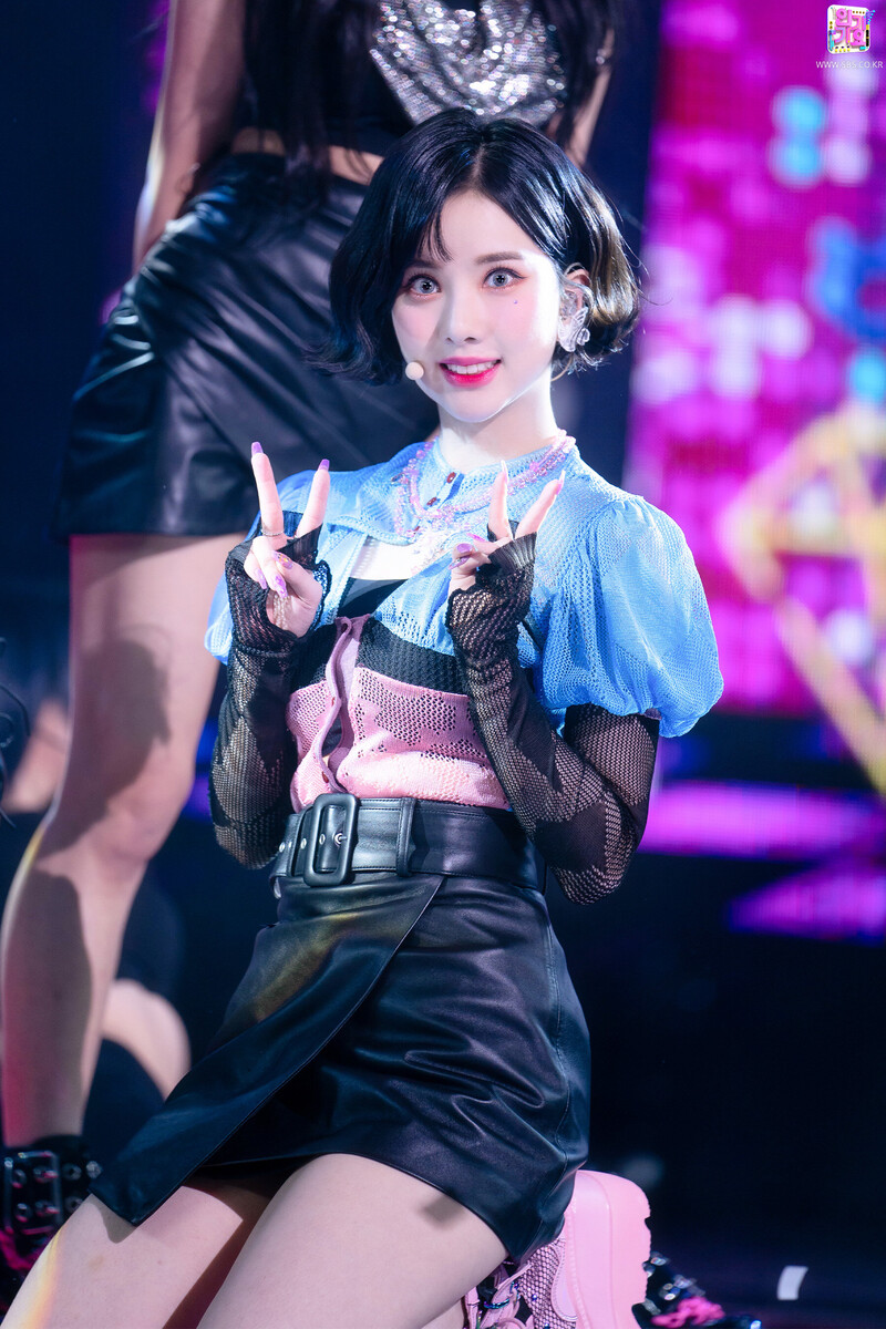 220227 VIVIZ Eunha - 'BOP BOP!' at Inkigayo documents 18