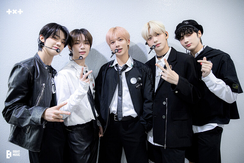 230317 TXT Weverse Update - 'Devil By The Window' Performance Photo Behind documents 25