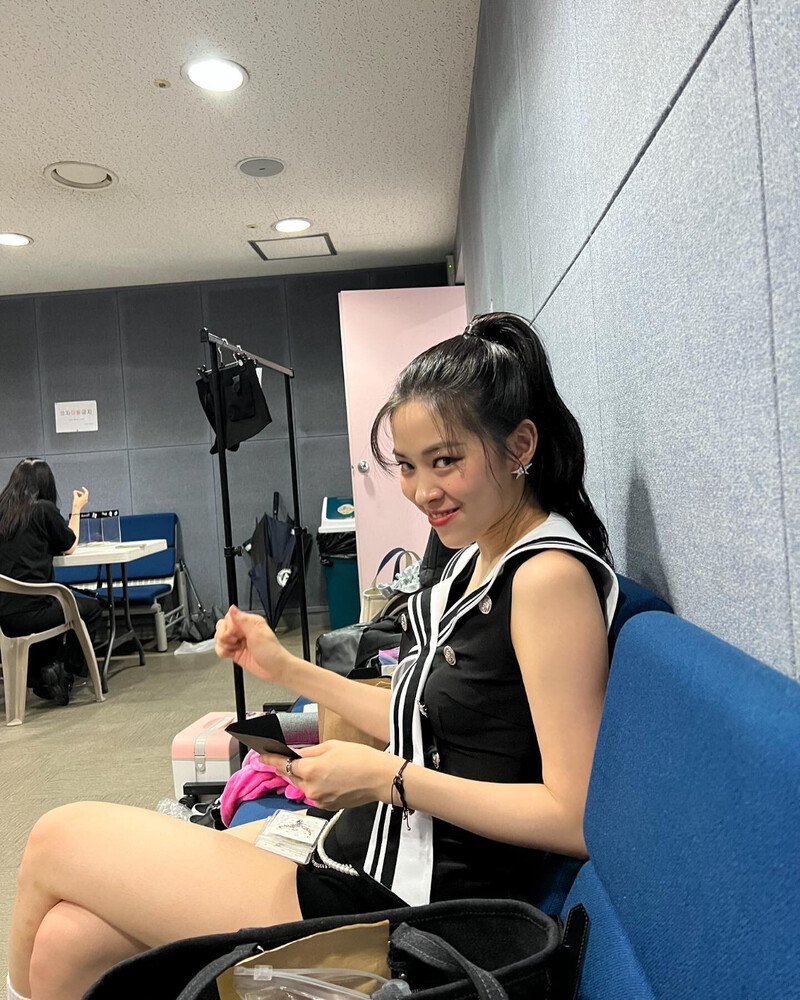 230417 ITZY Instagram Update - Happy Ryujin Day documents 9