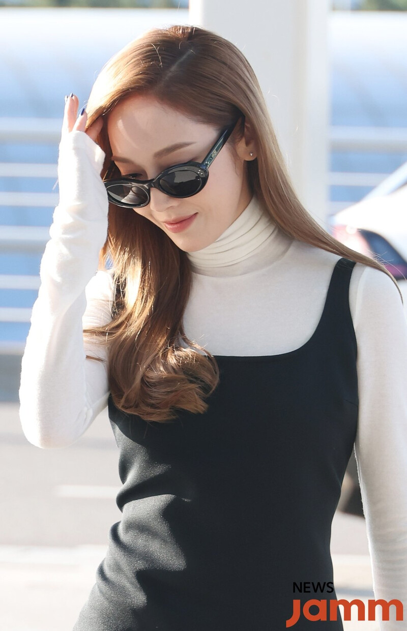 231001 Jessica at Incheon International Airport documents 7