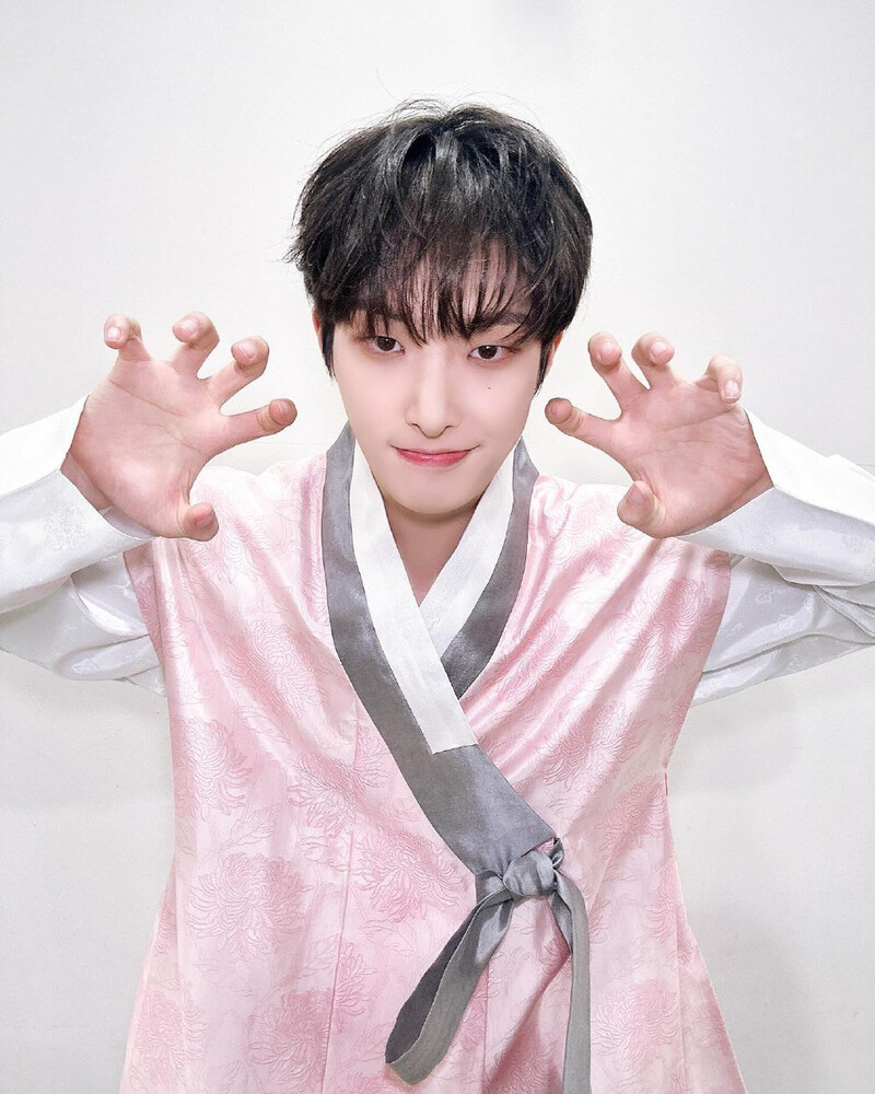 240103 ATEEZ Instagram Update - Mingi documents 4