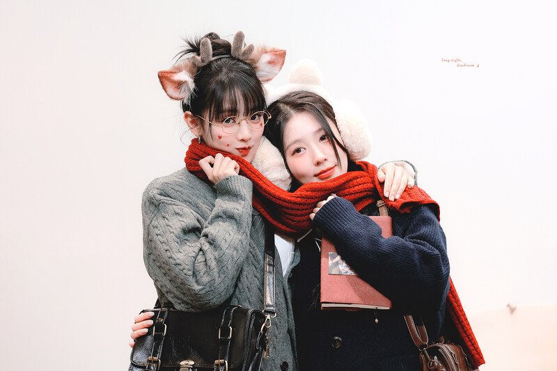 241222 (G)I-DLE Minnie & Miyeon -  at Everline Fansign event documents 9