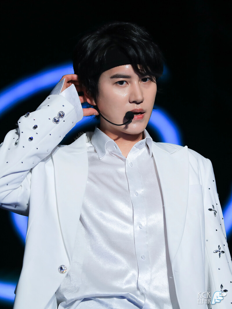 200118 Super Junior Kyuhyun at SS8 in Macau (Day 1) documents 1