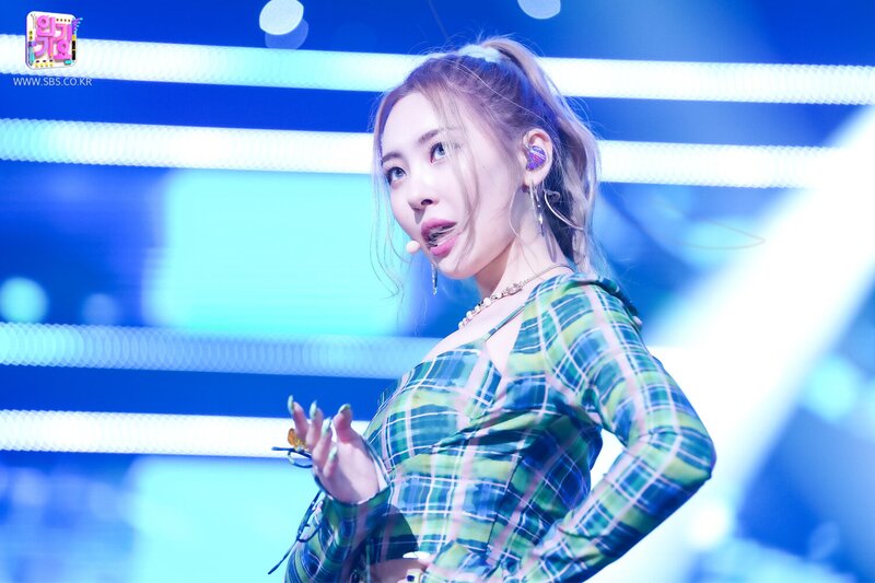 210815 Sunmi - 'You can't sit with us' at Inkigayo documents 5