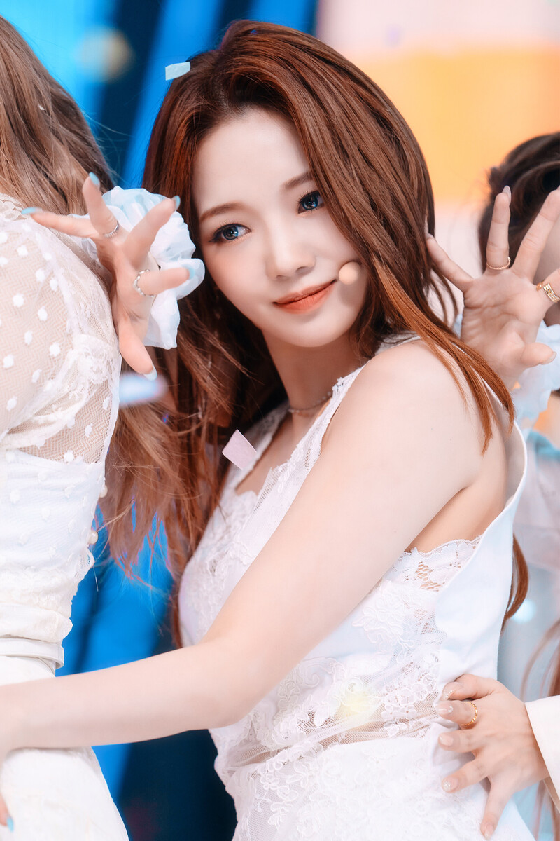 220123 fromis_9 Jisun - 'DM' at Inkigayo documents 10