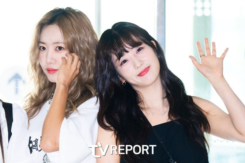 240730 Apink NAMJOO at Gimpo International Airport leaving for 'UTO FEST 2024 in Yokohama' documents 5