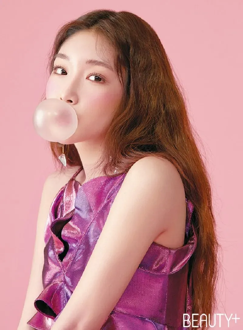 Kim_Chungha_Beauty+_Magazine_February_2018_6.jpg