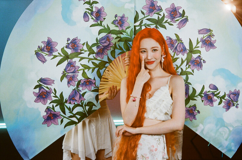 M2 Twitter Update - Sunmi July Film Camera Photos for 'Heart Burn' documents 10