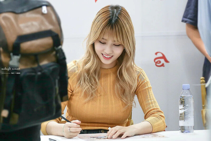 Momo268.jpg