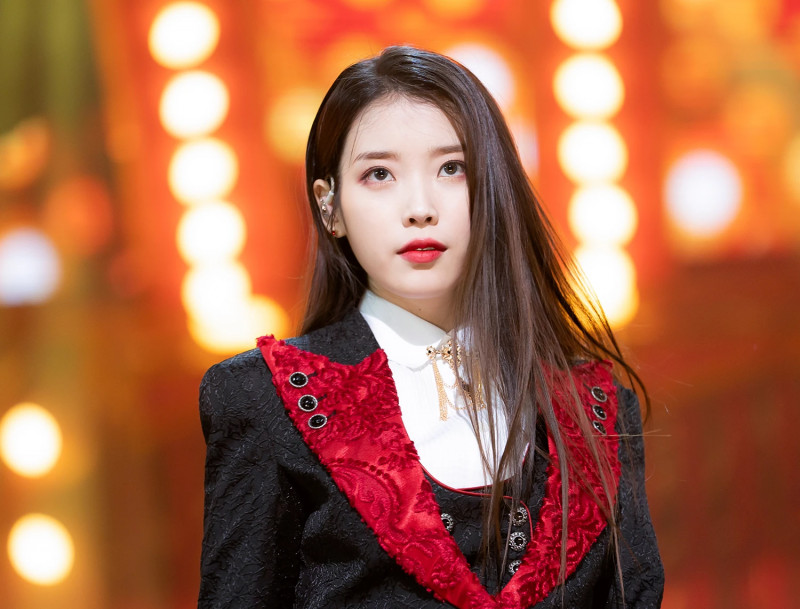 210328 IU - 'Coin' + 'LILAC' at Inkigayo documents 1