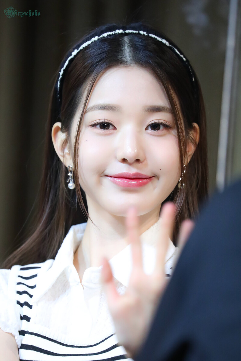 220416 Wonyoung at Fansign Event documents 17