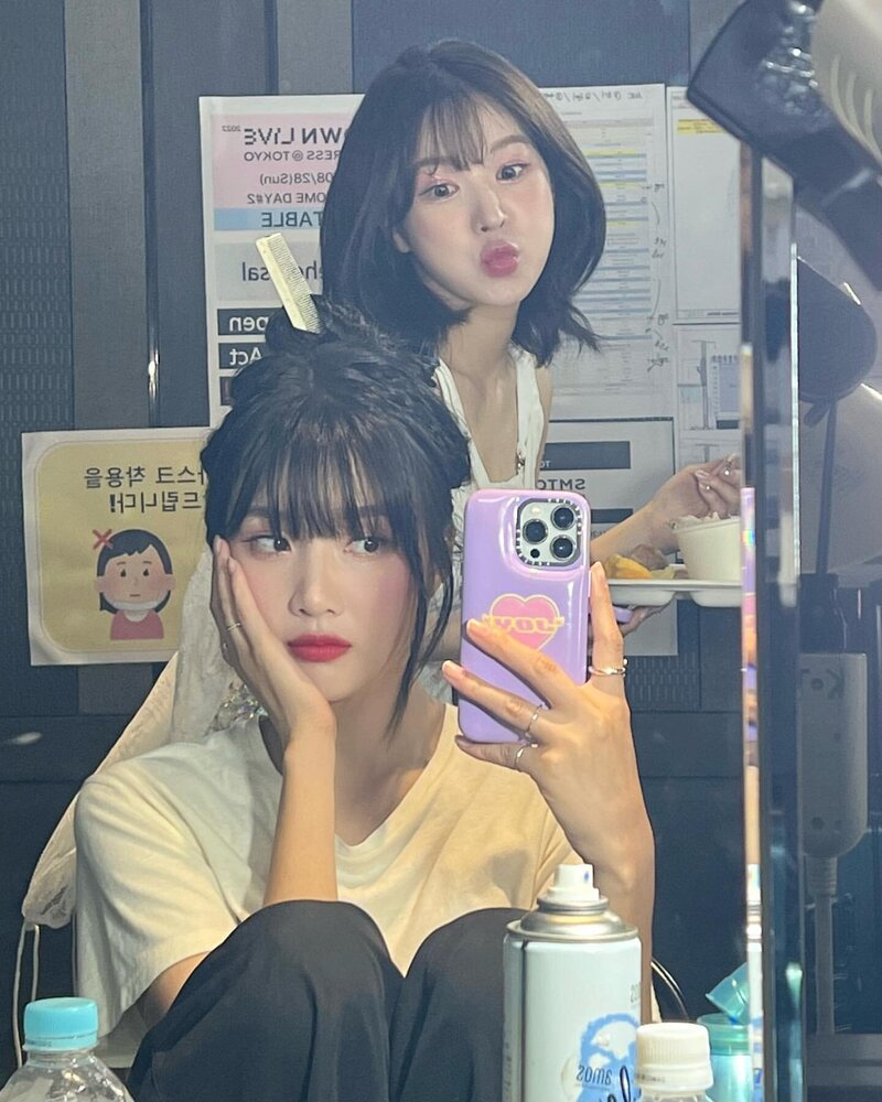 220829 Red Velvet Joy Instagram Update with Seulgi and Wendy documents 2