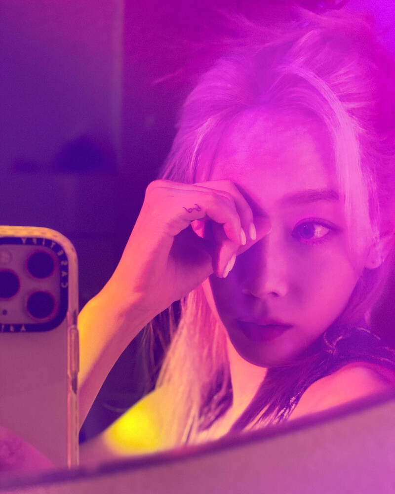 210908 Taeyeon Instagram Update documents 4