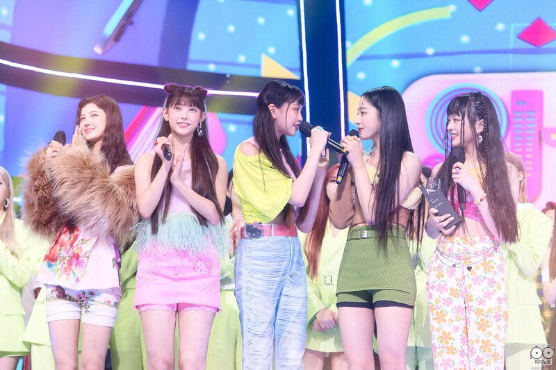 220821 NewJeans at Inkigayo Encore Stage documents 5