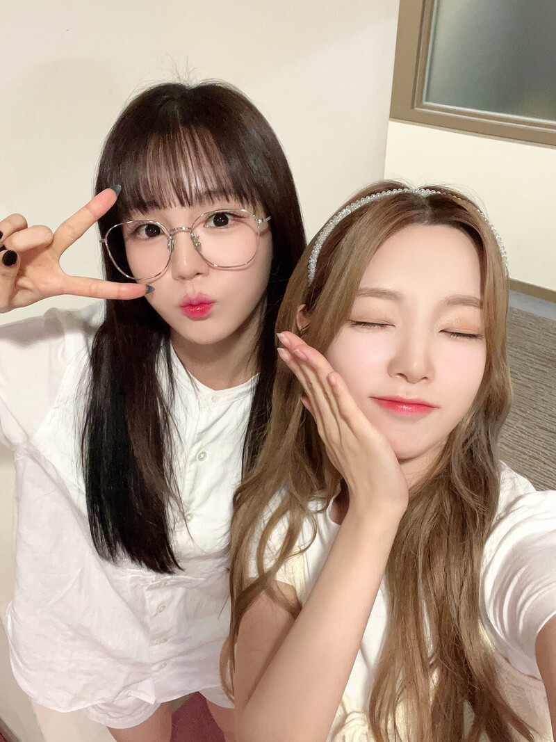 230826 EL7Z UP twitter update with NANA & YEONHEE documents 1