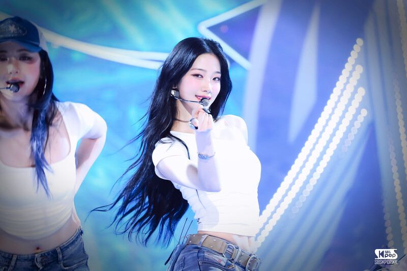 240901 LE SSERAFIM Kazuha - 'Crazy' + '1-800-hot-n-fun' at Inkigayo documents 3