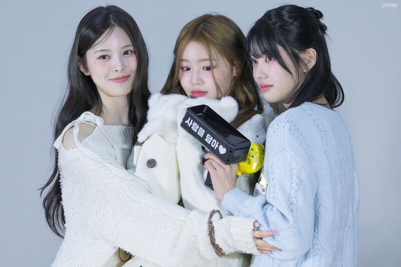 241228 izna Bang Jeemin, Koko & Jeong Saebi at Ktown4u Fansign documents 2